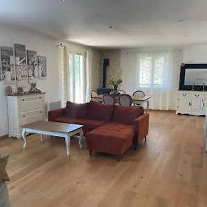  Appartement Charmant Deux-pièces Dans Avec Piscine Privée